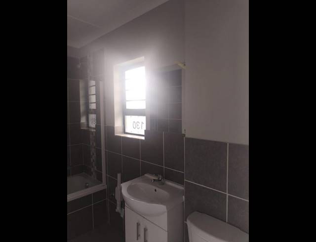 2 BEDROOM PROPERTY TO RENT IN WILLOW PARK MANOR